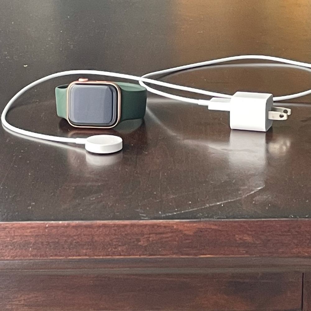 iwatch 44mm series 6. Comes with charger.